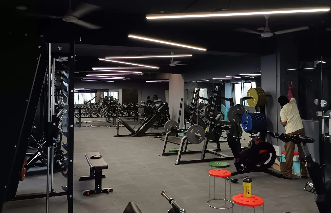 Área de musculação da academia parceira